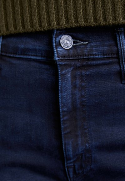 Mother THE WEEKENDER FRAY - Džíny Bootcut - dark blue denim