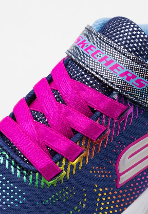 GO RUN 600 SHIMMER SPEEDER UNISEX – Laufschuh Straße