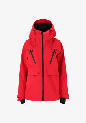 Rote wasserdichte Jacke mit Kapuze, Reißverschluss, Fronttaschen und schwarzen Akzenten. Glattes Außenmaterial und belüftete Bereiche auf den Schultern.