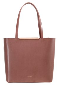 Sac tote en cuir marron Ted Baker avec deux anses et une discrète plaque logo dorée en haut au centre.
