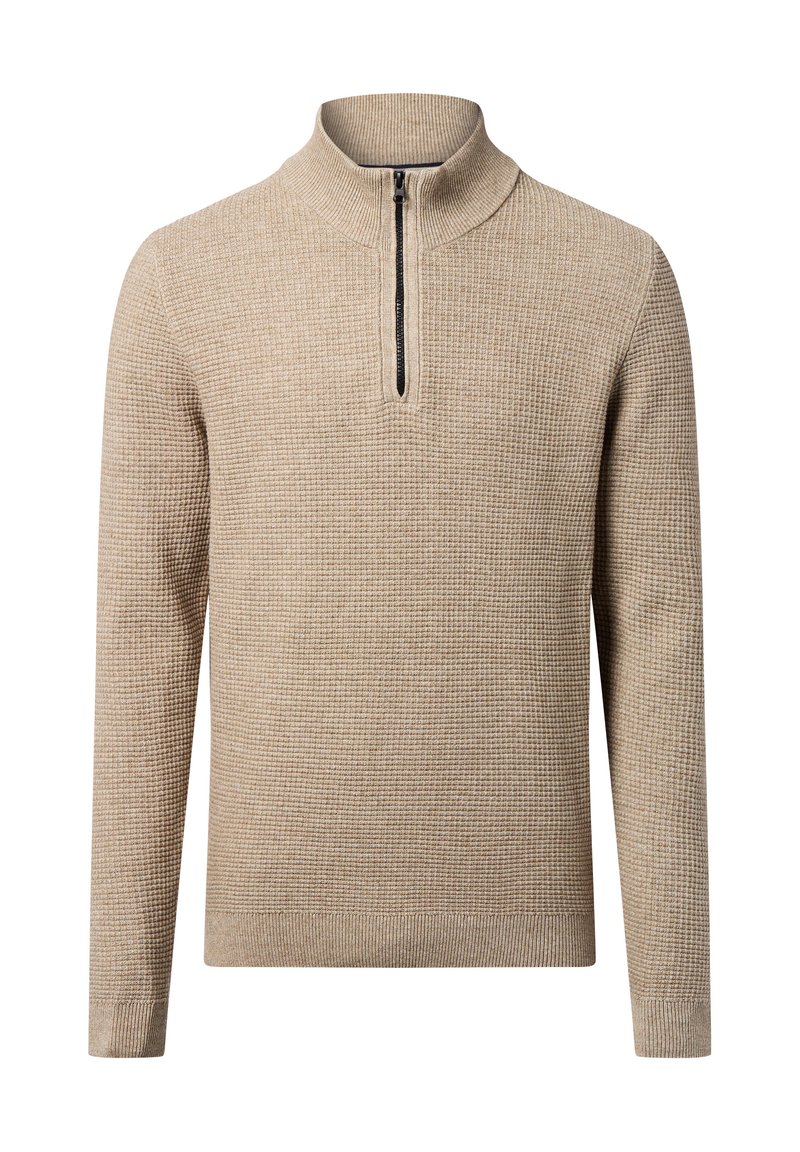 Beige gebreide trui met een halve ritssluiting, hoge hals en een textuurpatroon. Lange mouwen en geribbelde manchetten, met een schone, eenvoudige uitstraling.