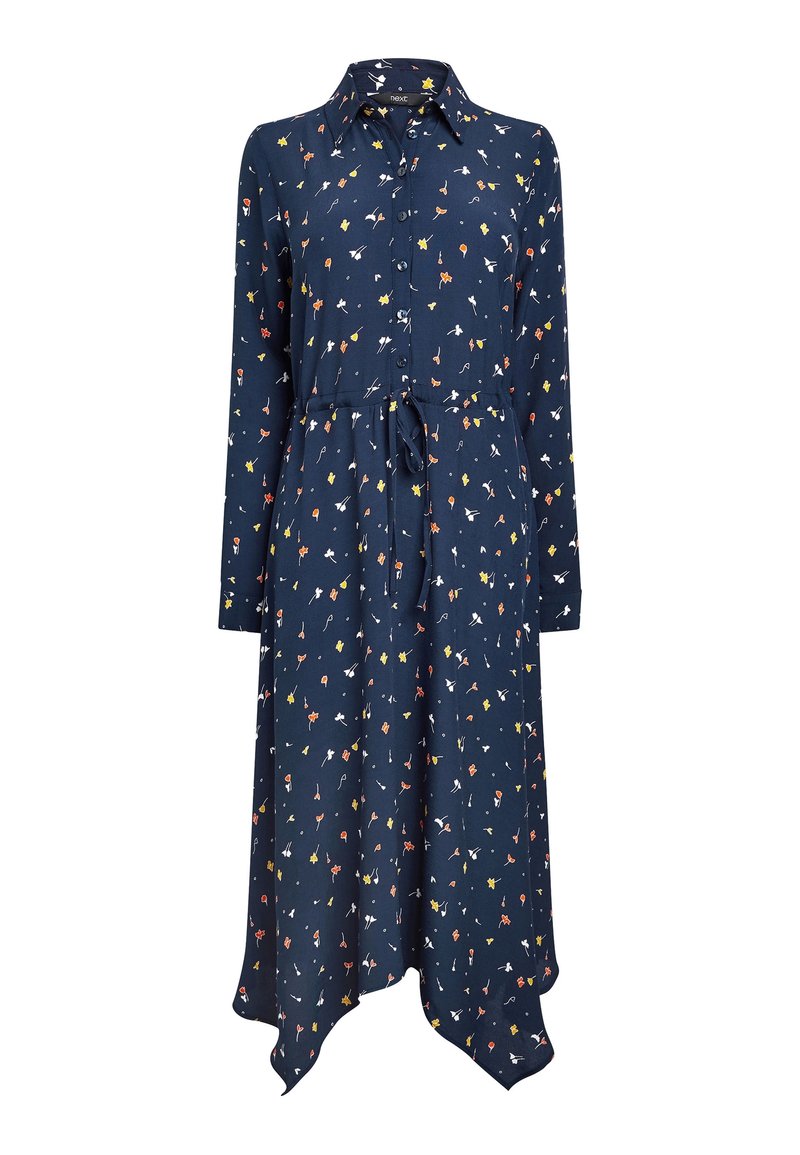 Robe manches longues bleu marine avec col, présentant un motif floral en jaune, rouge et blanc. Ceinture ajustable à la taille et ourlet asymétrique.