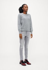 ONLY Petite ONLGAIDA LIFE O NECK - Pulover - medium grey melange
