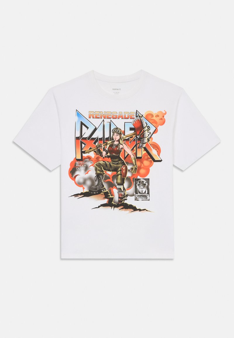 T-shirt branco com uma estampagem gráfica colorida de um personagem rotulado "Renegade Raider" com um machado de batalha, rodeado de fumaça.