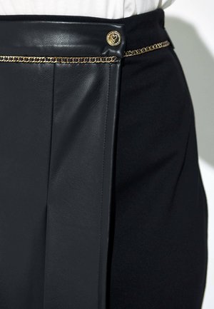 LOLA CASADEMUNT, WOMEN - Falda acampanada - black