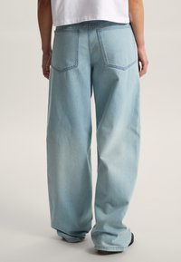 Vans SIRELLE  POCKET PUDDLE - Jeans baggy - light stonewash