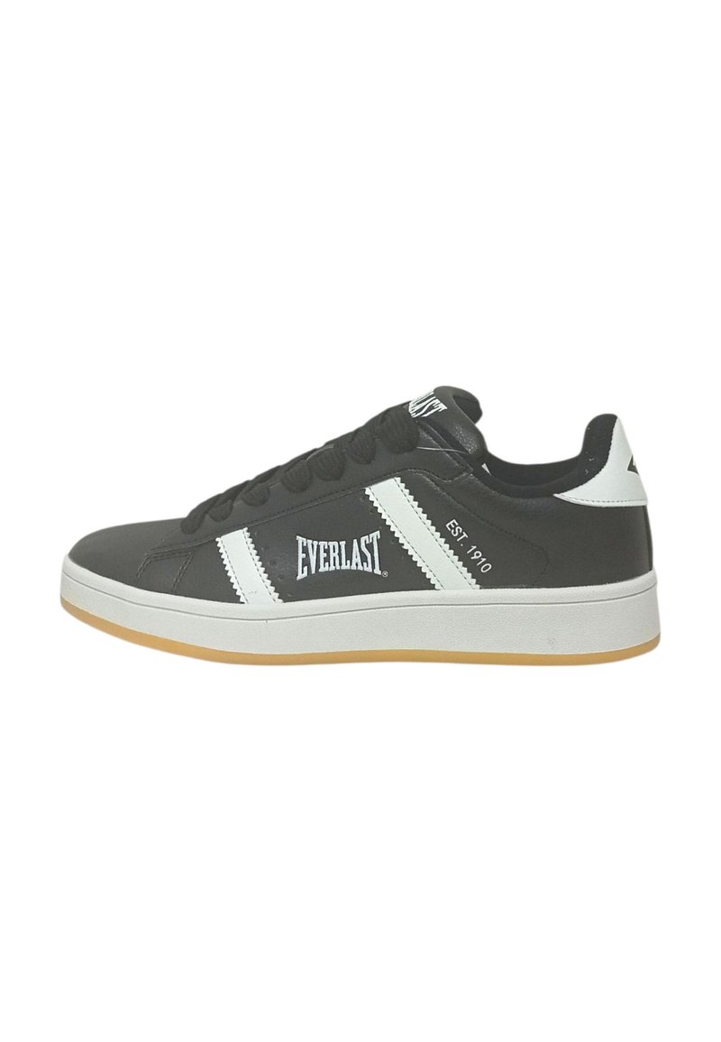 Sneaker nera con accenti bianchi, suola in gomma, design con lacci, presenta il marchio "Everlast" e una texture liscia simile alla pelle.