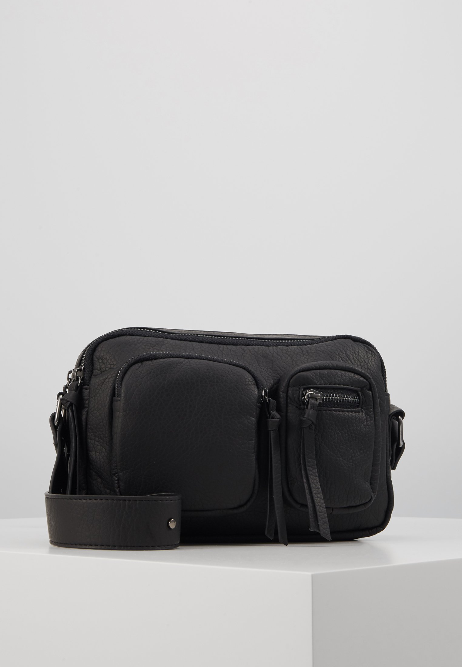 Pieces PCNANNA CROSS BODY Skulderveske black Zalando.no STUDIO ID CROSSBODY BAG Skulderveske black Zalando.no