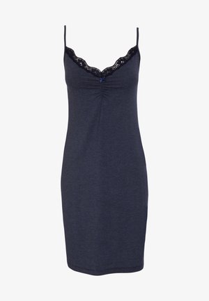 Abito da notte blu navy in morbido tessuto, con un bordo in pizzo lungo il colletto a V, un dettaglio arricciato sullo scollo e spalline regolabili.