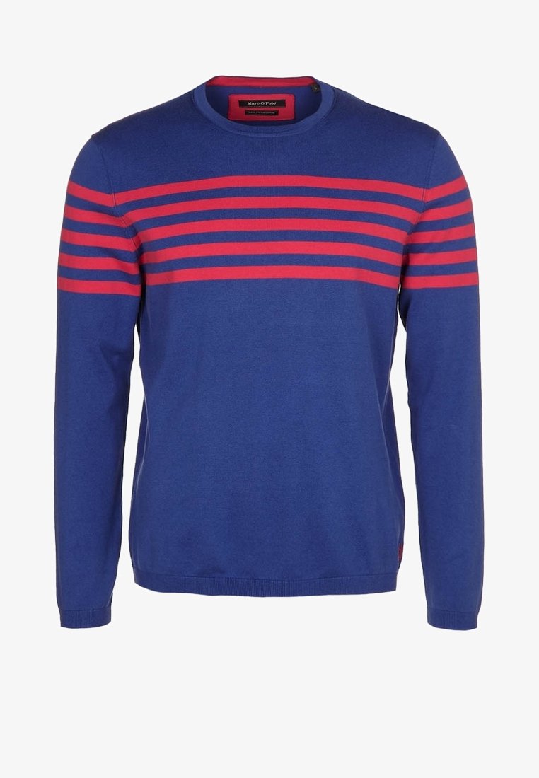Blauer Strickpullover mit horizontalen roten Streifen über der Brust. Langer Ärmel und runder Halsausschnitt mit Rippenbündchen und -saum.