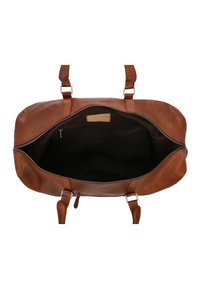 Sac de voyage en cuir marron avec une fermeture éclair argentée, des accents beige et des doubles poignées. Intérieur spacieux doublé de tissu sombre avec une poche zippée.
