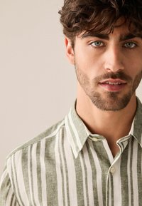 Next STRIPE SHORT SLEEVE - REGULAR FIT - Vapaa-ajan kauluspaita - green
