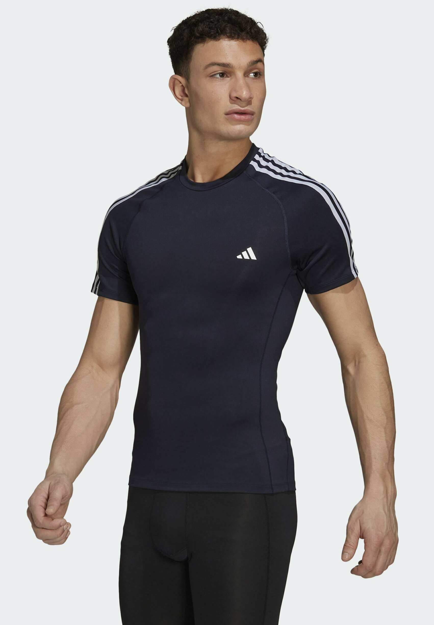 techfit 3 stripes fitted tee