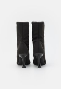 monki bottines