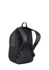 Zaino nero con struttura imbottita, spallacci regolabili e manico superiore. Presenta dettagli a contrasto e un compartimento con zip su un lato.