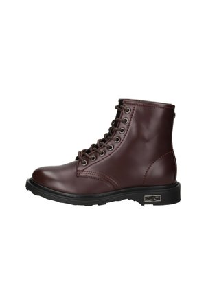 Stivaletto alla caviglia in pelle marrone scuro con lacci, suola in gomma nera e occhielli metallici, mostrato dal lato esterno.
