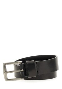Ceinture en cuir noir avec une boucle rectangulaire en argent, texture lisse et une boucle de maintien cousue. Design simple avec un profil plat.