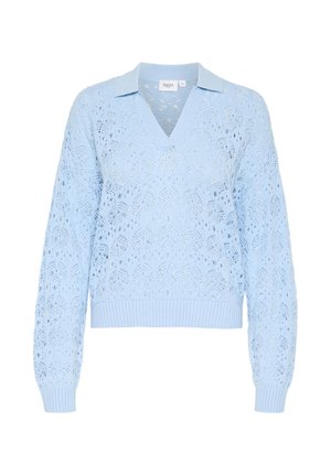 Suéter de punto azul claro con escote en V, puños acanalados y dobladillo. Presenta un patrón similar al encaje en toda su superficie y un cuello en contraste.