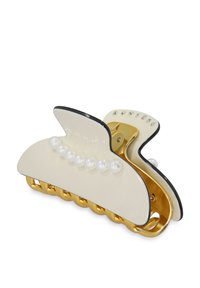Clip per capelli in crema e oro con una finitura lucida, a forma di farfalla. Presenta bordi curvi, perle finta e dettagli in cristallo lungo la parte superiore.