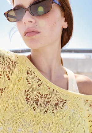 PULL&BEAR, RECTANGULAR TORTOISESHELL-EFFECT - SUNGLASSES - Lunettes de soleil - brown