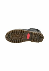 Semelle de botte en cuir noir avec un motif de bande de roulement texturé et robuste. Comprend un accent rouge au centre pour un détail de design supplémentaire.