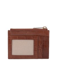 Portafoglio in finta pelle di coccodrillo marrone con finestra trasparente per documento identificativo, due slot per carte e una tasca con zip per monete con tirante dorato.