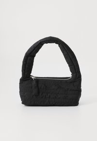 Borsa a tracolla nera trapuntata con manico arrotondato, chiusura con zip e sottile motivo testurizzato. Realizzata in tessuto morbido con finitura liscia.