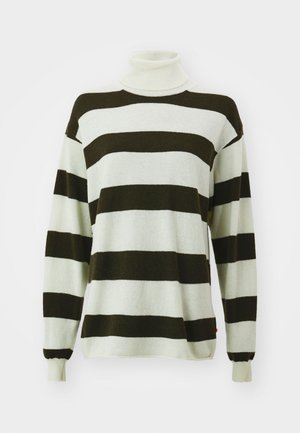 Raitelėmis raštuotas megztinis su plačiomis tamsiai rudos ir šviesiai pilkos spalvų juostomis, su aukštu kaklu, ilgomis rankovėmis ir minkšta tekstūra.