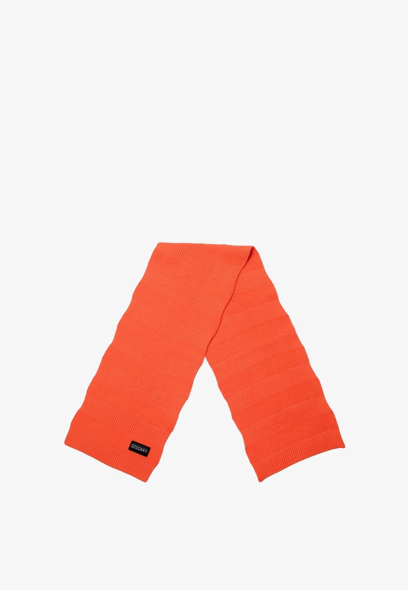 Sciarpa lavorata a maglia di un brillante colore arancione, con una texture a coste, di forma rettangolare, caratterizzata da un piccolo etichetta nera con logo a un'estremità.