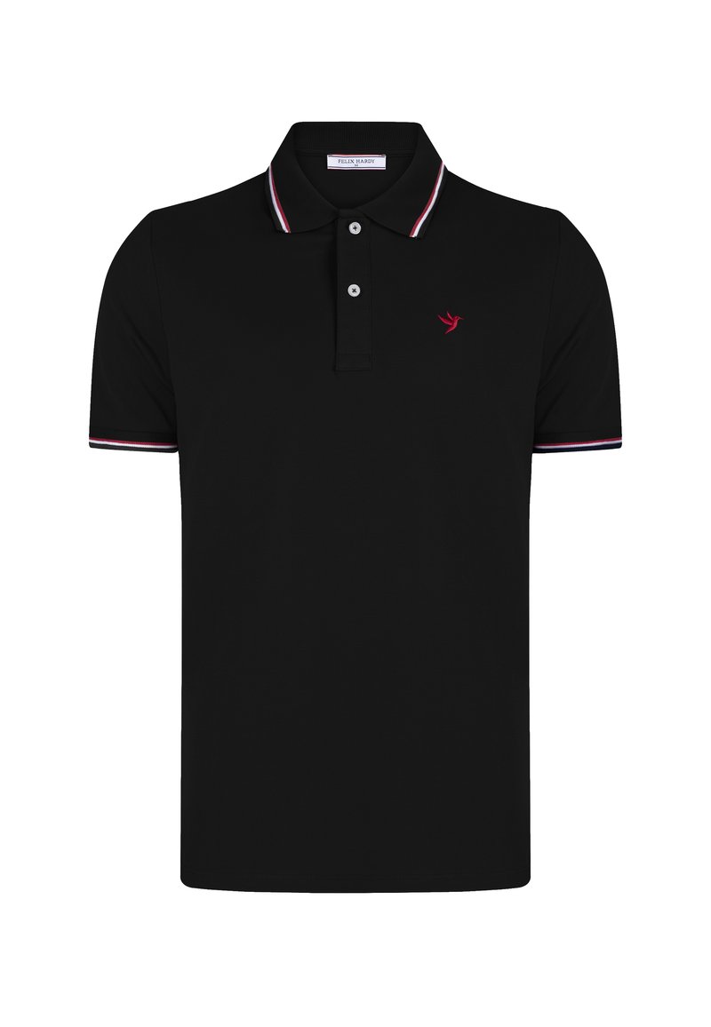 Polo negro hecho de una tela suave con cuello. Presenta un logo rojo en el pecho y delgados acentos en rayas rojas y blancas en las mangas.