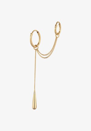 Doppelte goldene Creolen, verbunden durch zwei goldene Ketten und einen langen tropfenförmigen Anhänger mit einem kleinen Diamantdetail.