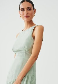 THE FATED BERNADETTE - Dienas kleita - sage green