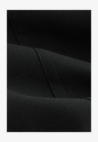Selezionato, black