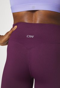 ICANIWILL DEFINE SEAMLESS V SHAPE  - Tights - purple