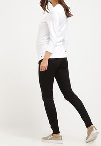 Topshop Maternity Džíny Slim Fit - black
