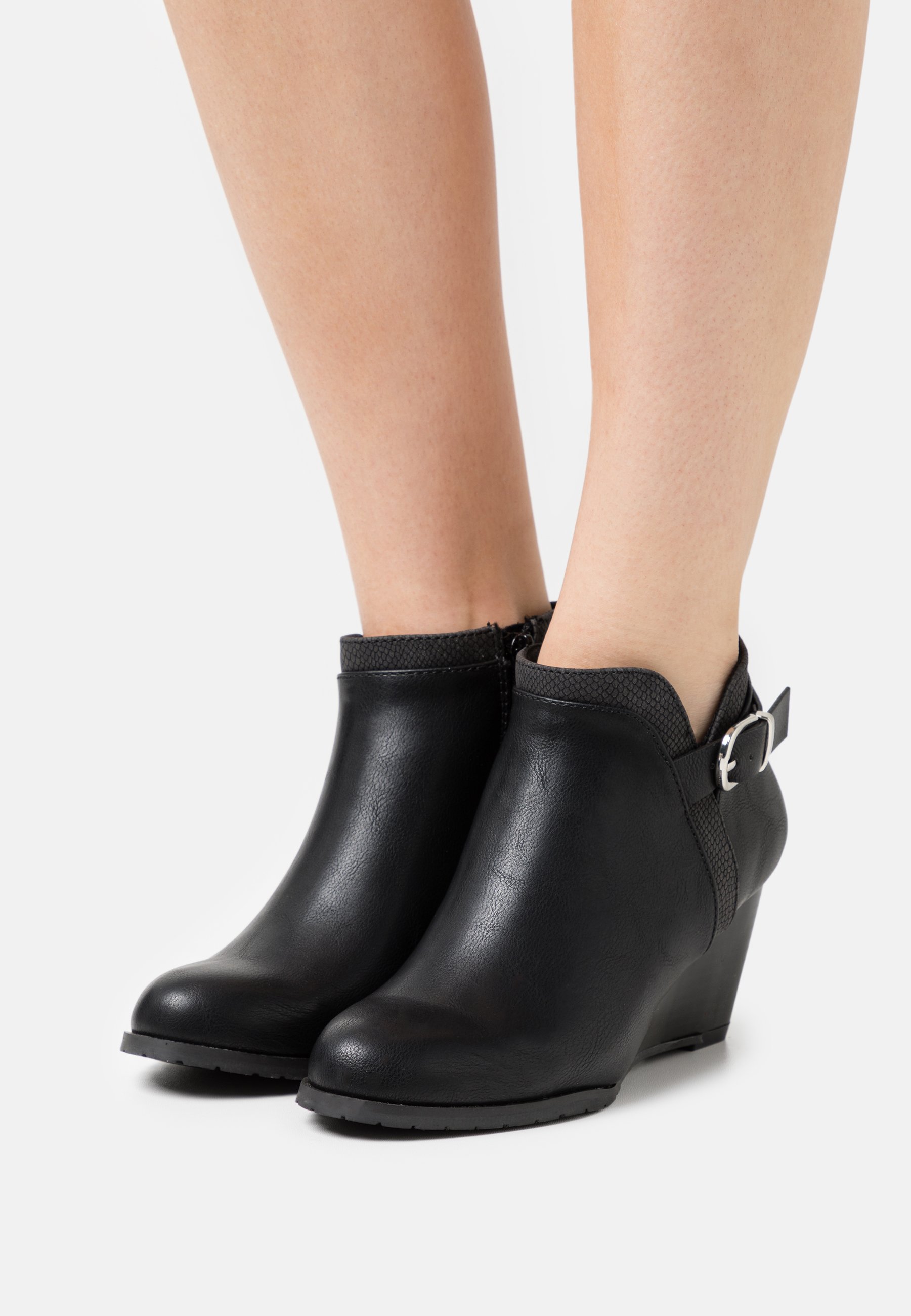 wide ankle boots