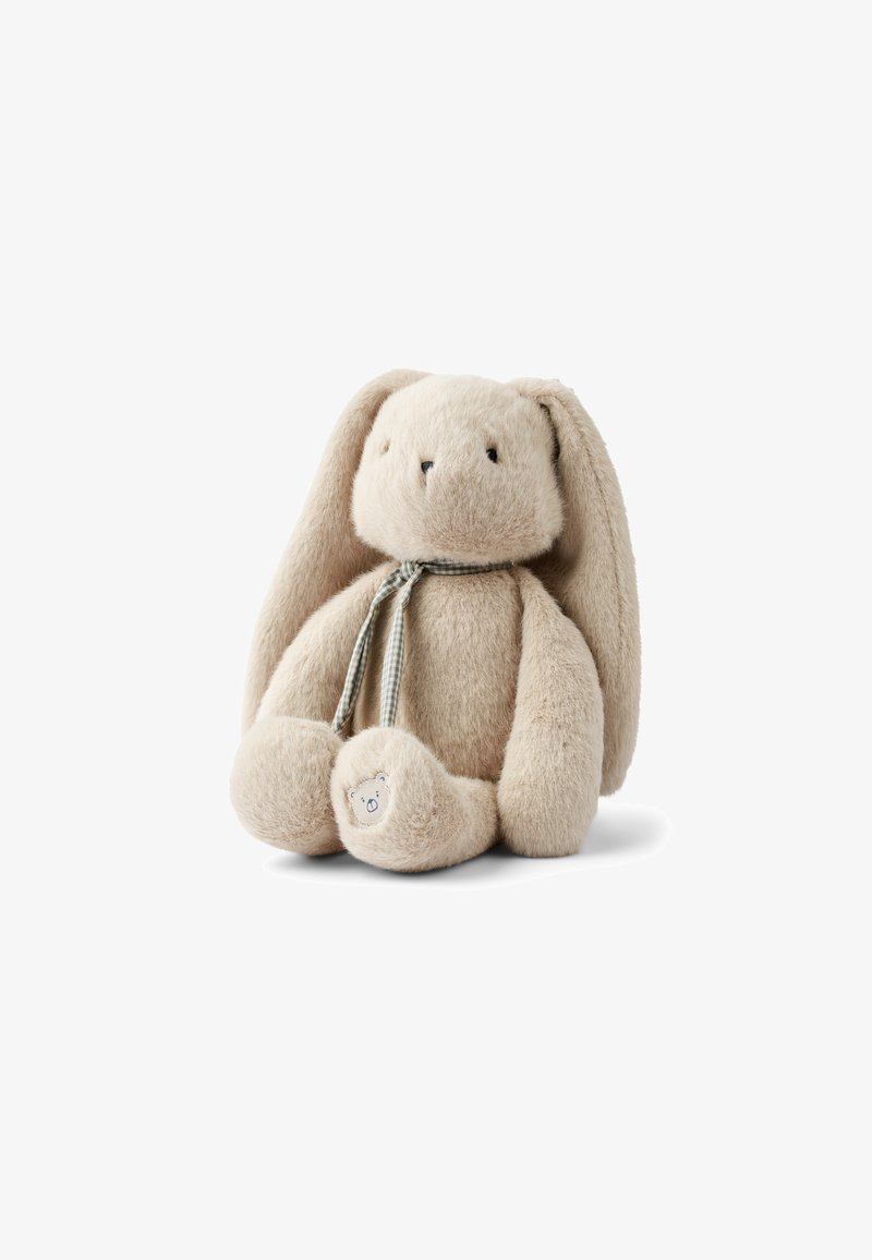 Blød beige plysbunny med lange ører, et ternet sløjfe og broderet bjørnedetalje på poten. Glat tekstur og rund kropsform.