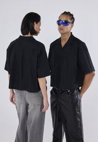 YOURTURN by Zalando UNISEX - Krekls - black