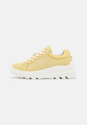 Baskets basses - yellow