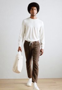 Lindbergh CROPPED PANTS - Παντελόνι - deep brown