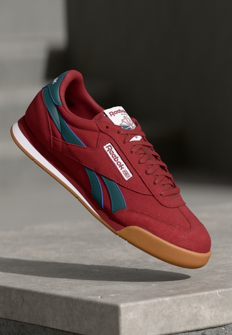 Reebok Classic CAMPIO XT UNISEX - Sneakers basse - retro red/retro teal ...