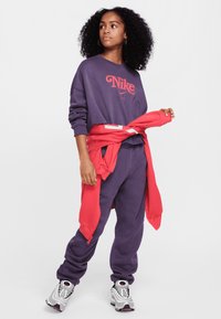 Nike Sportswear TREND CREW - Melegítőfelső - dark raisin
