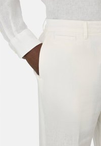 Boggi Milano Hlače chino - white