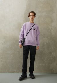 Obey Clothing HAUS MUSIK CREW - Sweatshirt - digital lavender