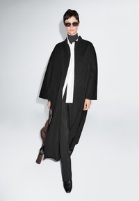 Massimo Dutti WITH STAND COLLAR - Klassischer Mantel - black