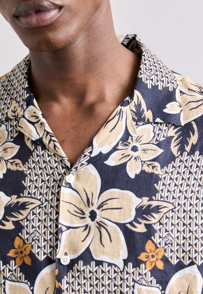 J.LINDEBERG ELIO ISLAND FLORAL - Shirt - safari
