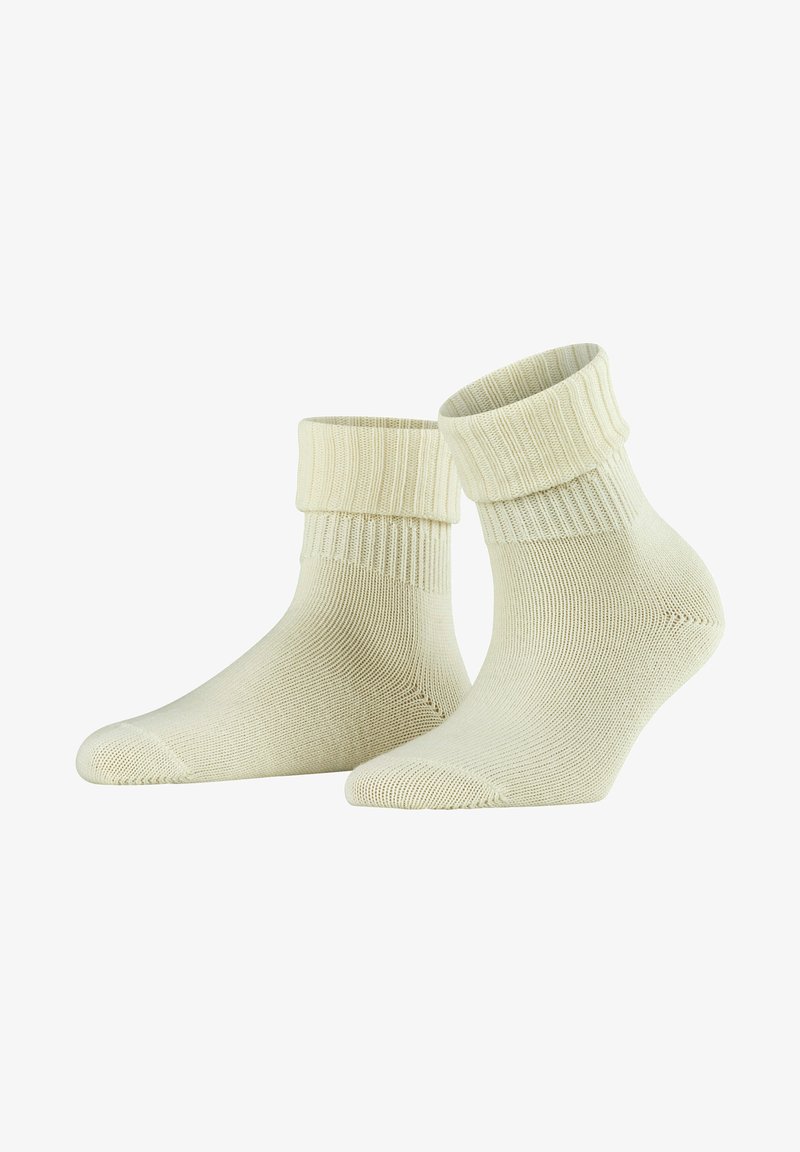 Cream-colored ankle socks with ribbed cuff, smooth texture, and reinforced toe, featuring a fitted design for comfort and durability.