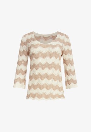 Gestrickter Pullover mit einem braun-beigen Zickzack-Muster, 3/4-langen Ärmeln und einem runden Halsausschnitt. Texturiertes luftiges Design.