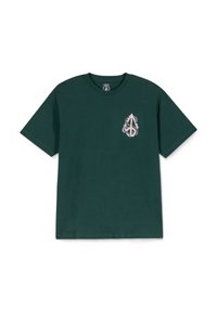 Mørkegrøn bomulds t-shirt med korte ærmer, prydet med et lille, detaljeret grafik i lilla og hvid på venstre bryst.