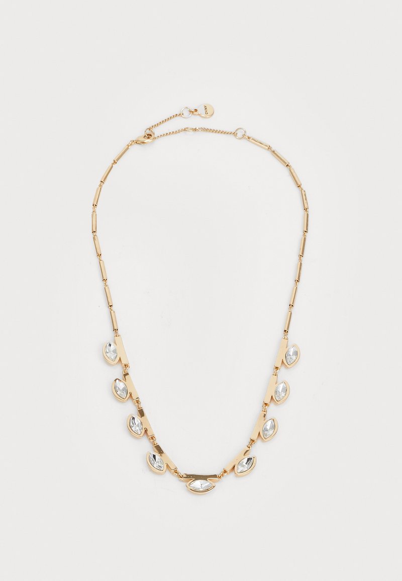 Zlatý náhrdelník s prodlouženými články, který má na přední straně rovnoměrně rozložené průhledné krystaly ve tvaru slzy a uzávěr s krabicovou sponou.